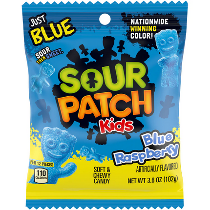 Blue raspberry Sour Patch Kids candy in a 102g peg bag from Mijn winkel, colorful chewy sweets with a blue raspberry flavor.